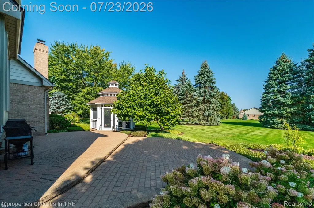 48806 Thornbury Drive Novi City MI 48374