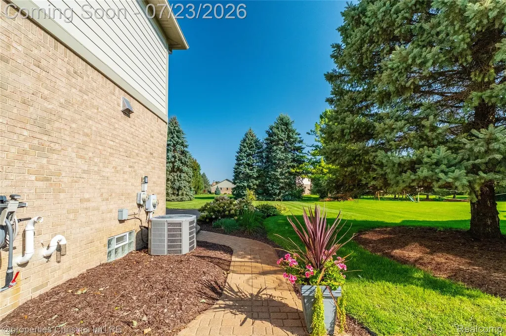 48806 Thornbury Drive Novi City MI 48374