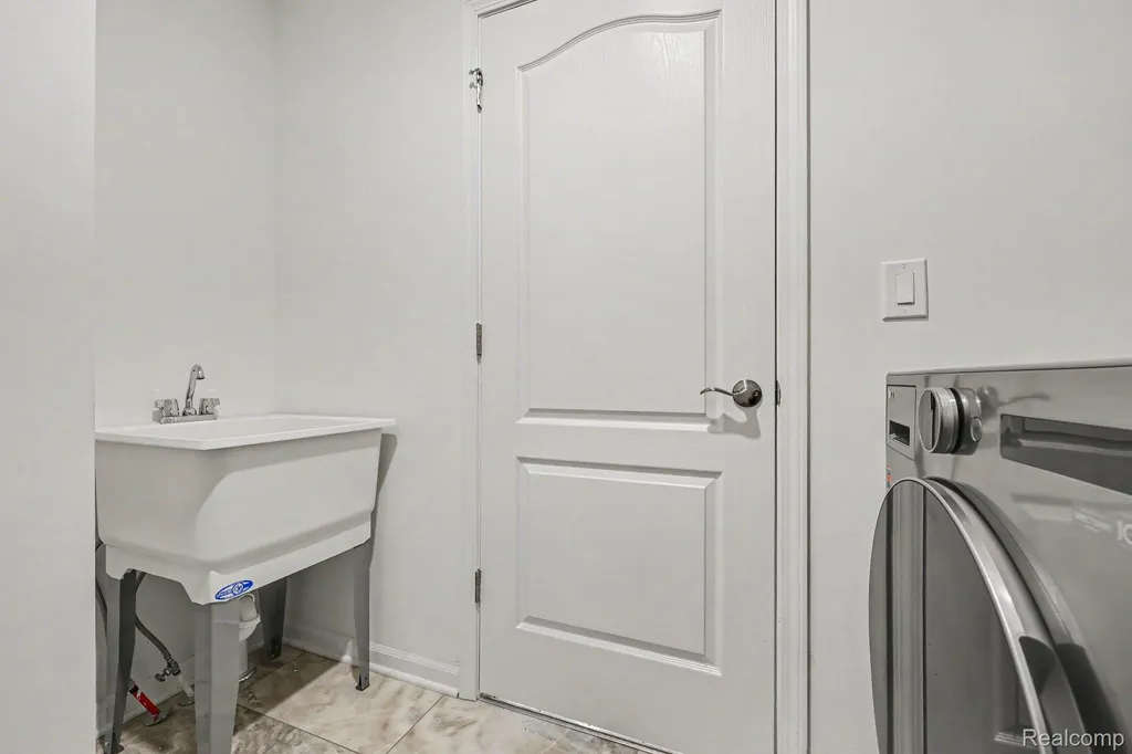24461 Jade Drive Farmington Hills City MI 48336