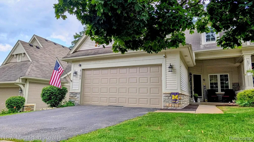 8165 Timber Trail White Lake Charter Township MI 48386
