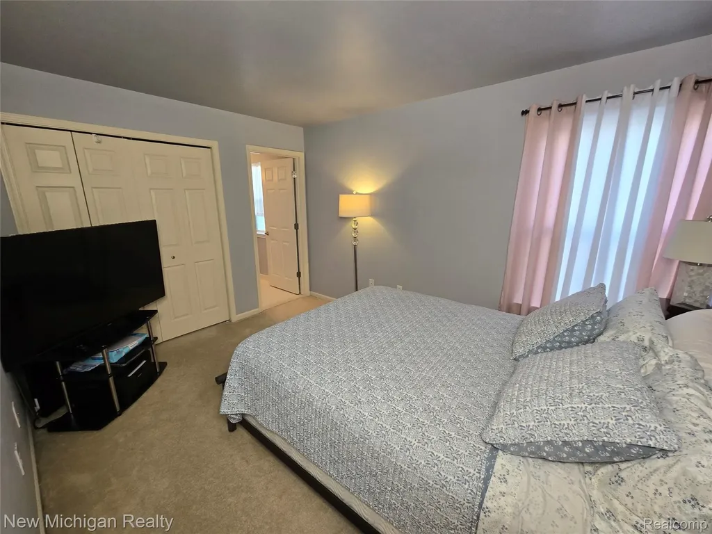 8165 Timber Trail White Lake Charter Township MI 48386