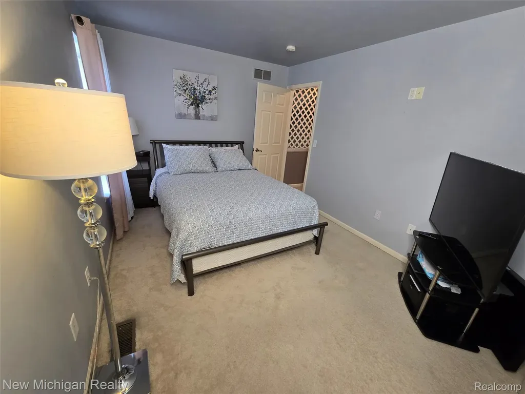 8165 Timber Trail White Lake Charter Township MI 48386
