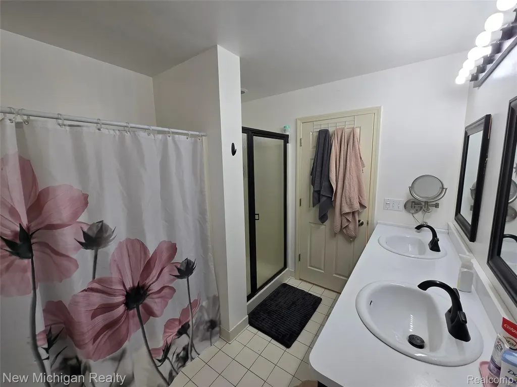 8165 Timber Trail White Lake Charter Township MI 48386