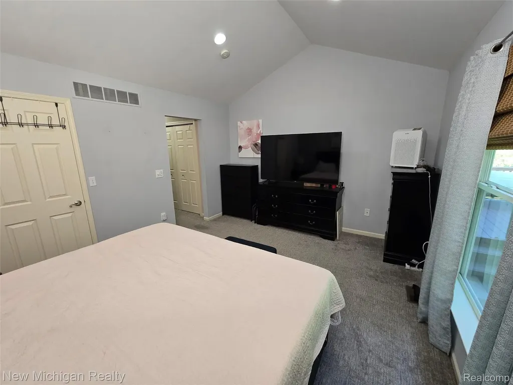 8165 Timber Trail White Lake Charter Township MI 48386