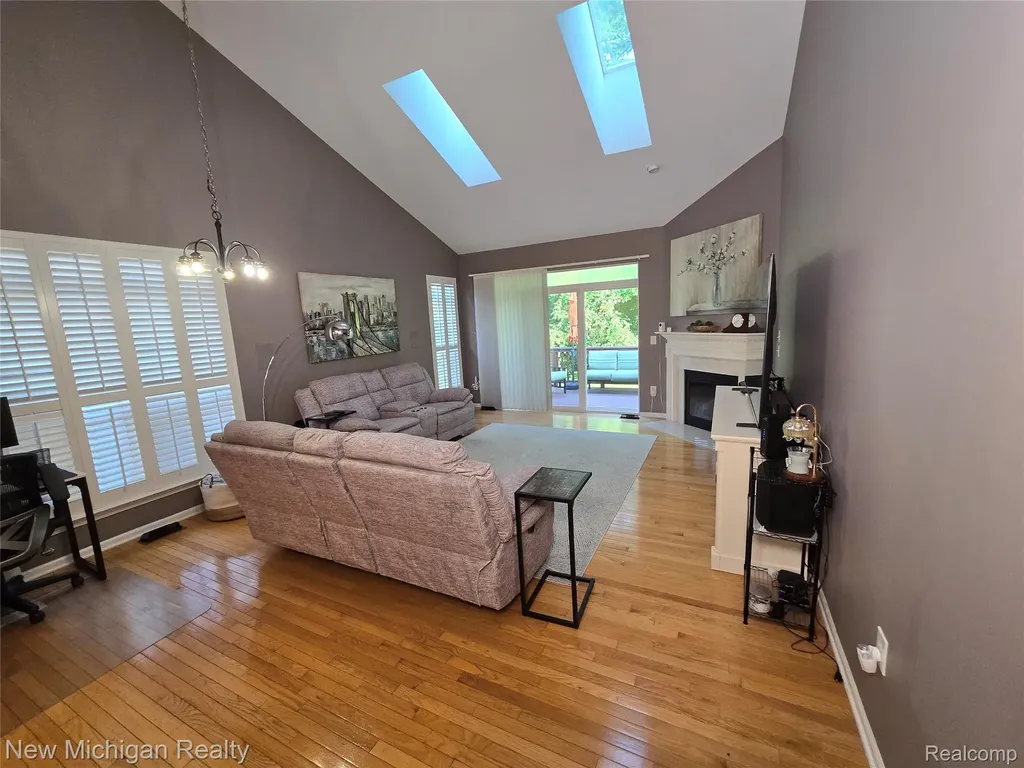 8165 Timber Trail White Lake Charter Township MI 48386