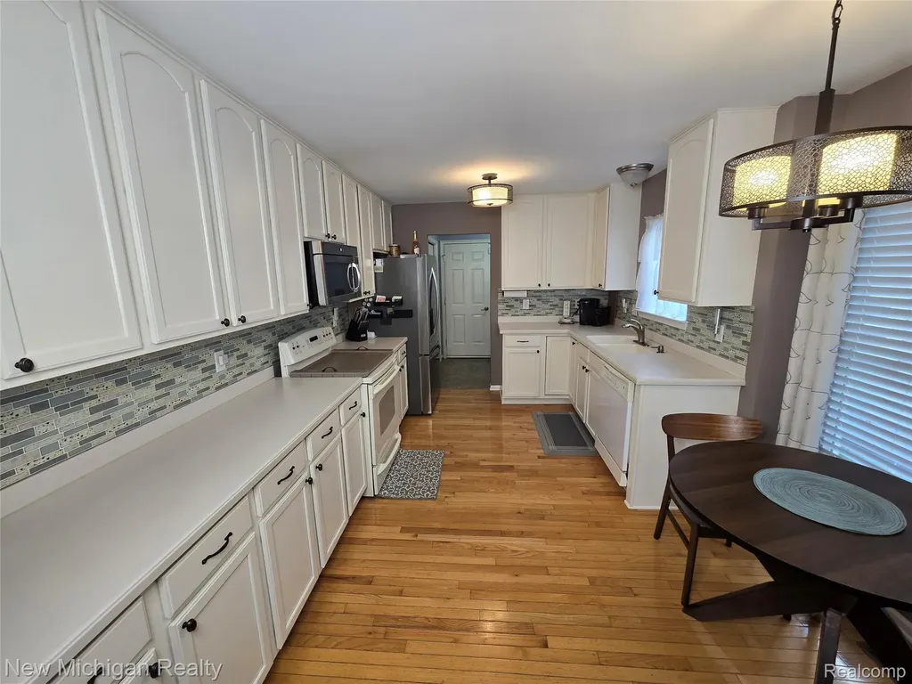 8165 Timber Trail White Lake Charter Township MI 48386