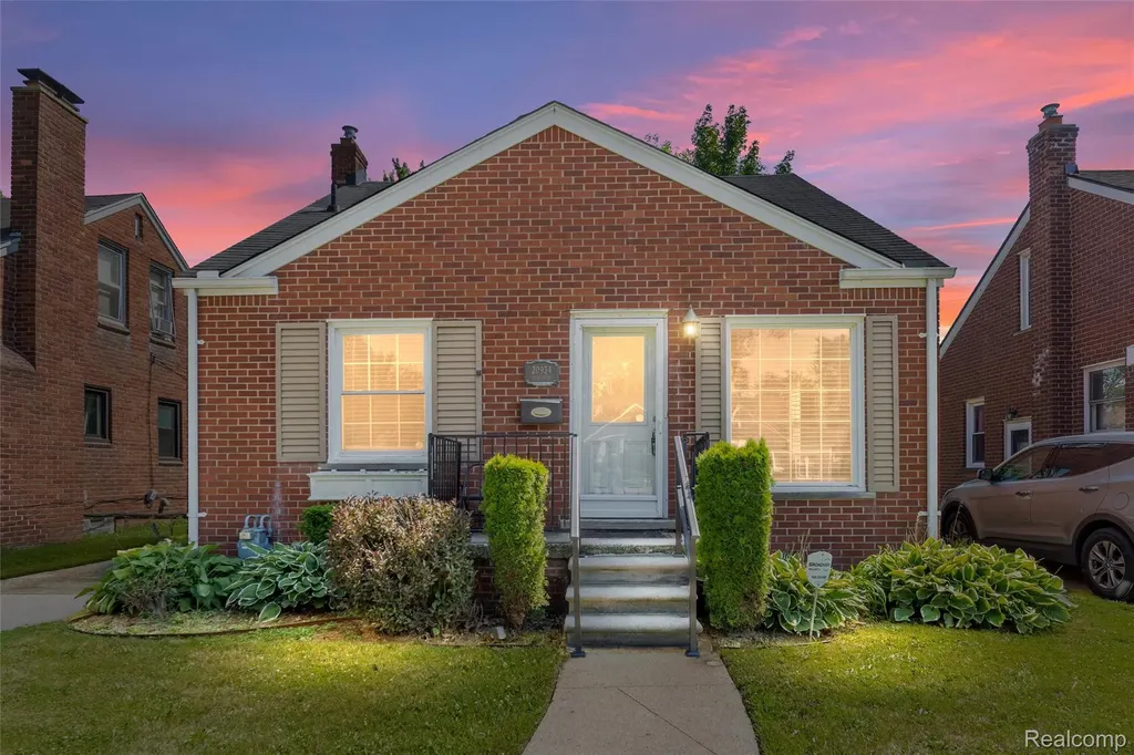 20934 Hunt Club Drive Harper Woods City MI 48225