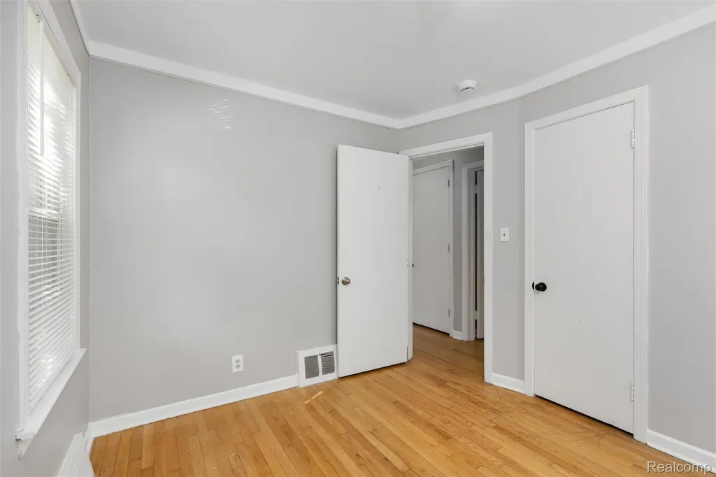 20934 Hunt Club Drive Harper Woods City MI 48225