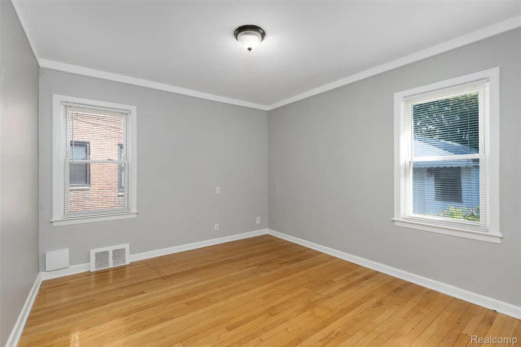 20934 Hunt Club Drive Harper Woods City MI 48225