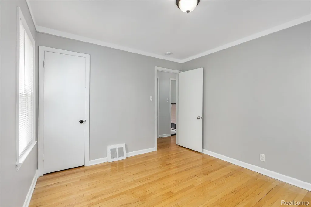 20934 Hunt Club Drive Harper Woods City MI 48225