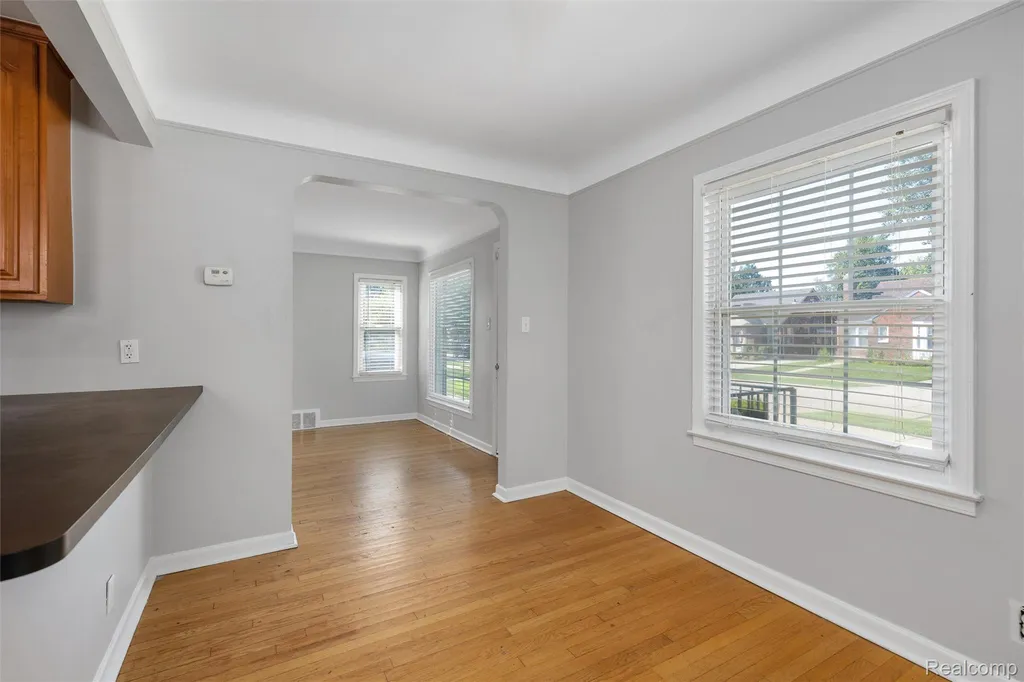 20934 Hunt Club Drive Harper Woods City MI 48225