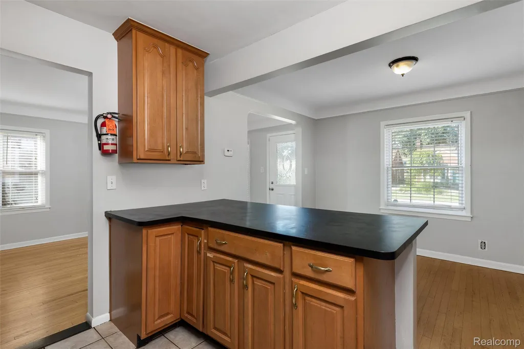 20934 Hunt Club Drive Harper Woods City MI 48225