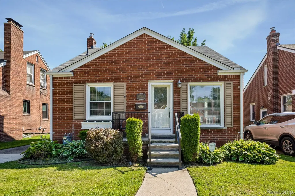 20934 Hunt Club Drive Harper Woods City MI 48225