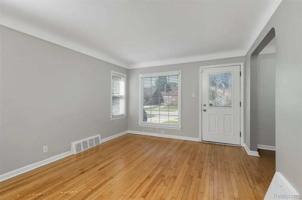 20934 Hunt Club Drive Harper Woods City MI 48225