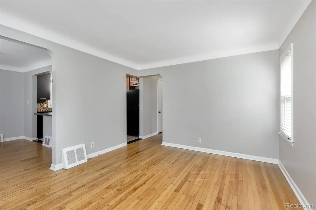 20934 Hunt Club Drive Harper Woods City MI 48225
