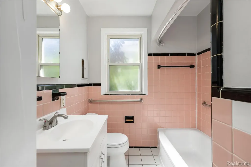 20934 Hunt Club Drive Harper Woods City MI 48225