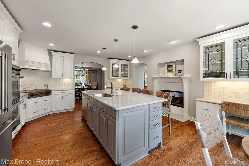 4875 Old Orchard Trail Orchard Lake Village City MI 48324