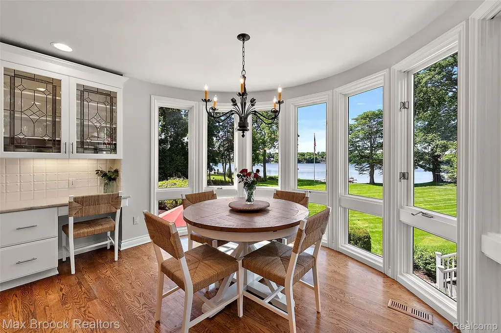 4875 Old Orchard Trail Orchard Lake Village City MI 48324