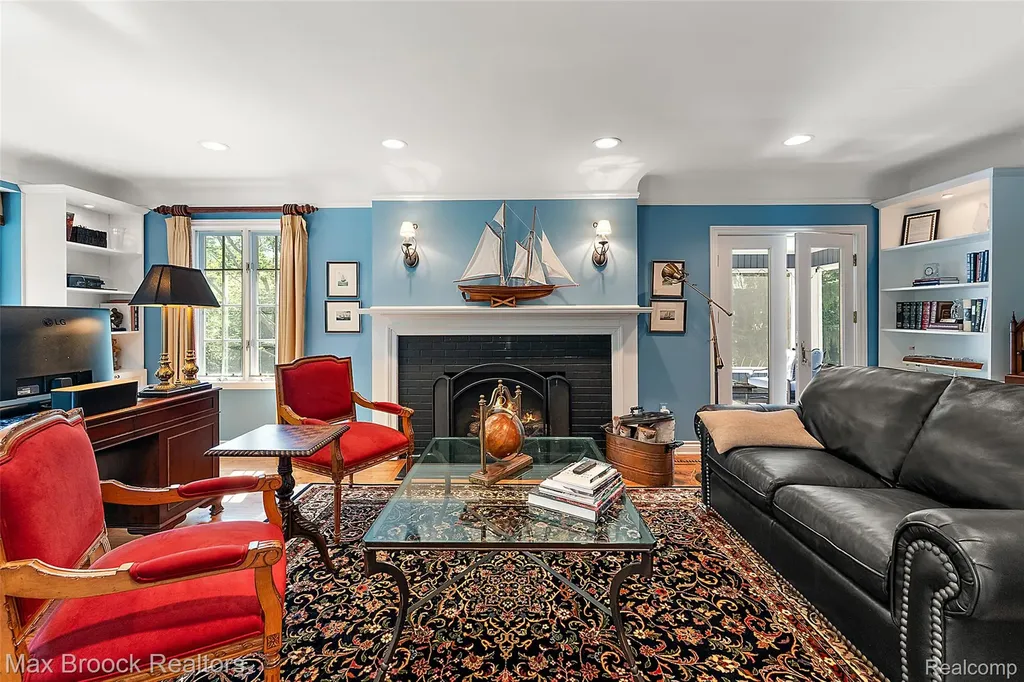 4875 Old Orchard Trail Orchard Lake Village City MI 48324