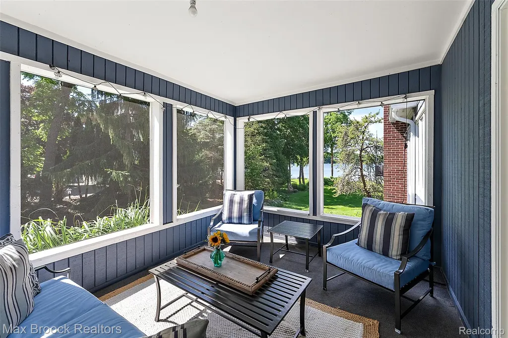 4875 Old Orchard Trail Orchard Lake Village City MI 48324