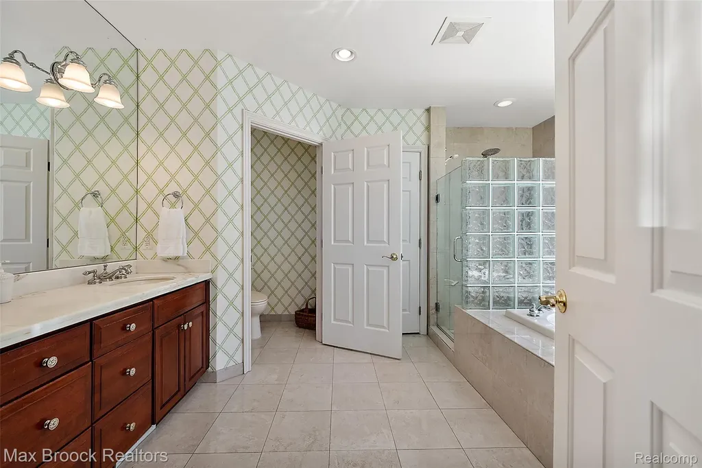 4875 Old Orchard Trail Orchard Lake Village City MI 48324