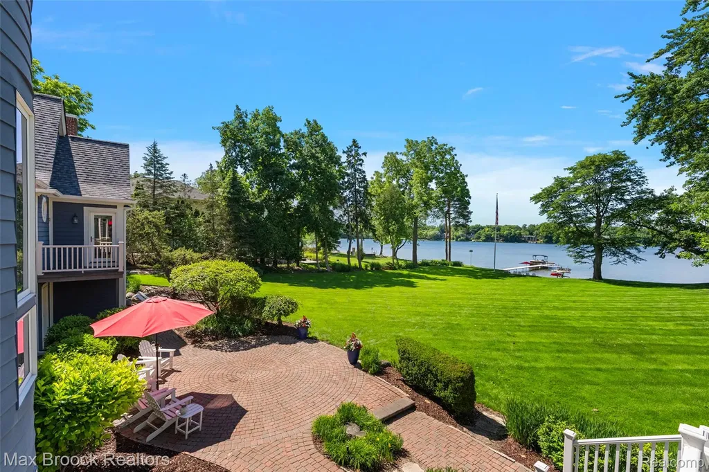 4875 Old Orchard Trail Orchard Lake Village City MI 48324