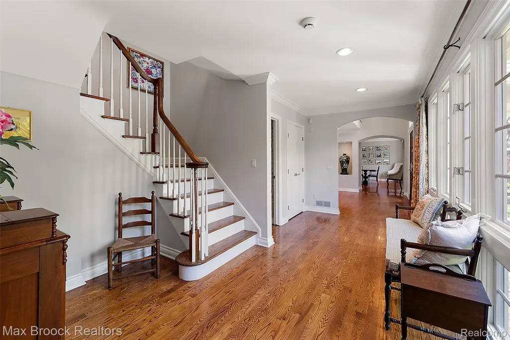 4875 Old Orchard Trail Orchard Lake Village City MI 48324