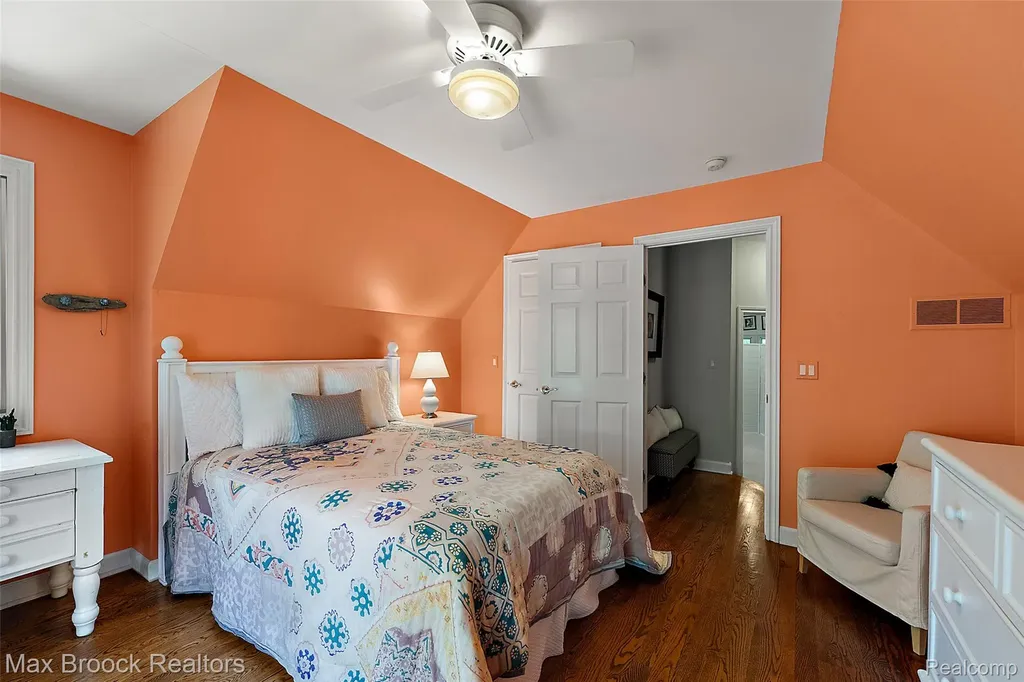 4875 Old Orchard Trail Orchard Lake Village City MI 48324