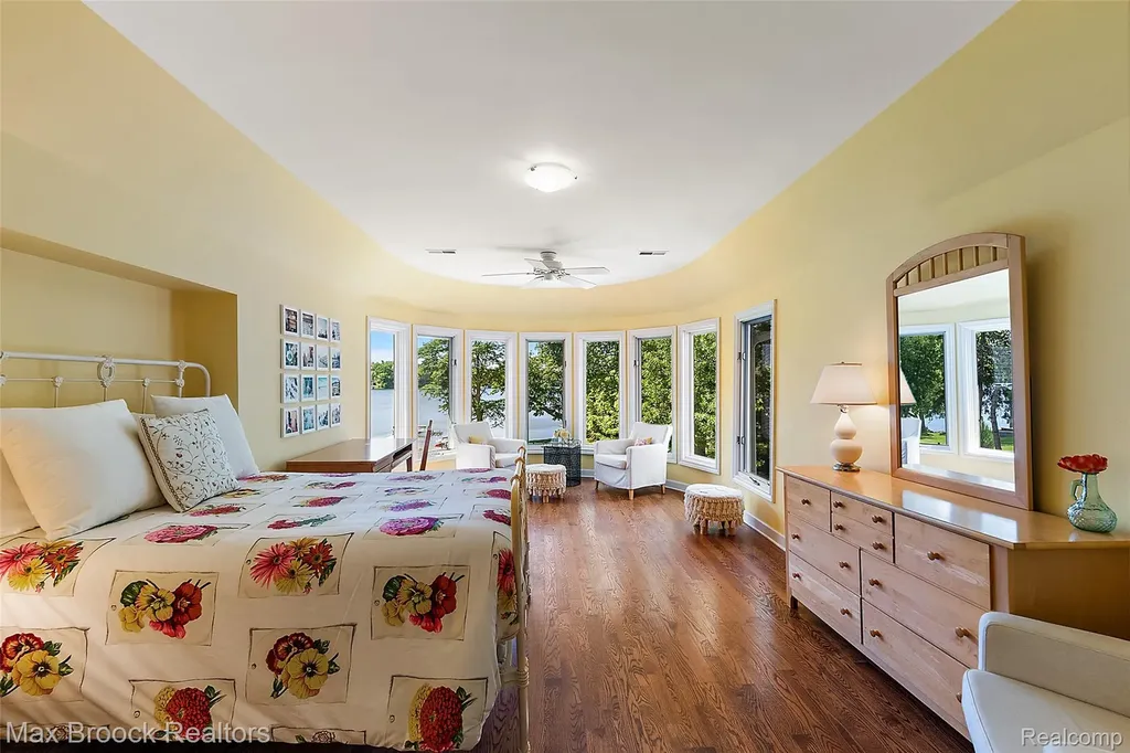 4875 Old Orchard Trail Orchard Lake Village City MI 48324