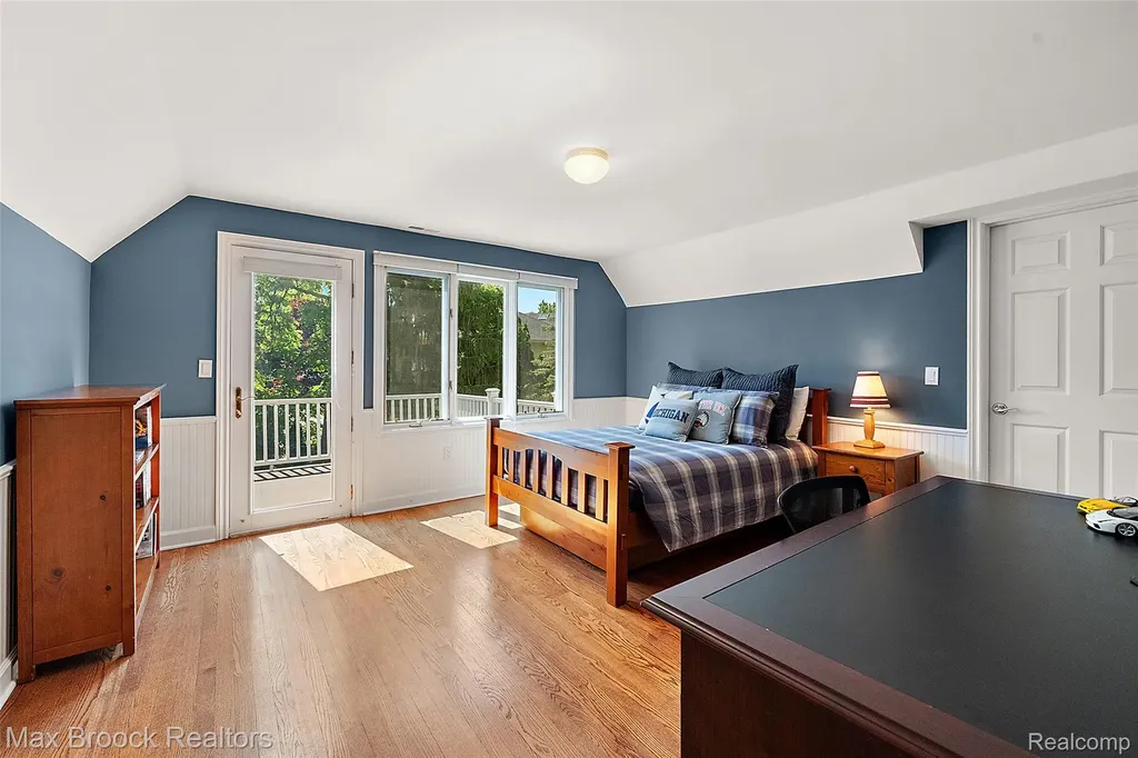 4875 Old Orchard Trail Orchard Lake Village City MI 48324