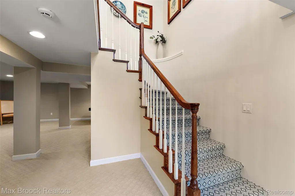 4875 Old Orchard Trail Orchard Lake Village City MI 48324