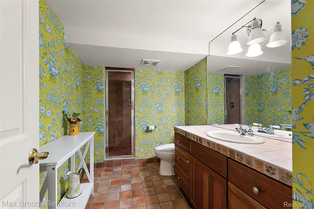 4875 Old Orchard Trail Orchard Lake Village City MI 48324