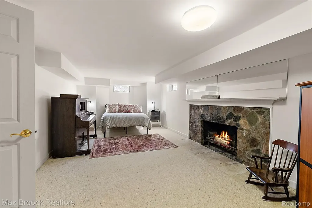 4875 Old Orchard Trail Orchard Lake Village City MI 48324