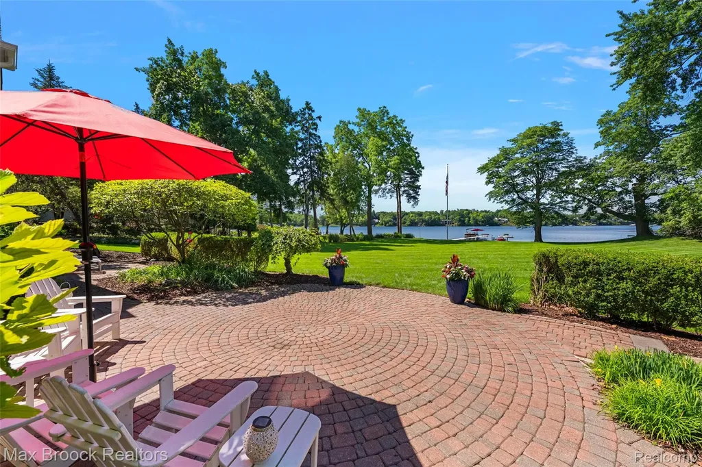 4875 Old Orchard Trail Orchard Lake Village City MI 48324