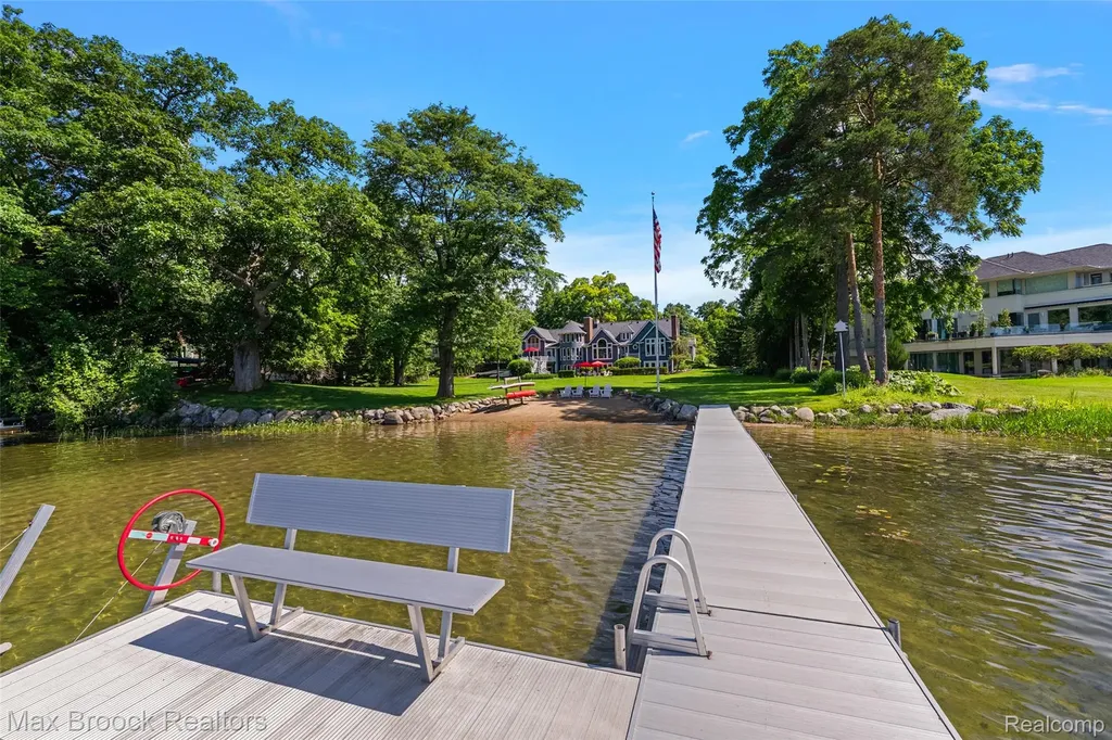 4875 Old Orchard Trail Orchard Lake Village City MI 48324