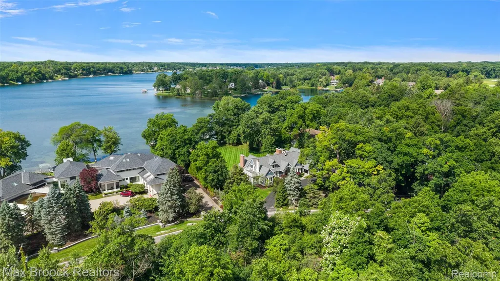 4875 Old Orchard Trail Orchard Lake Village City MI 48324