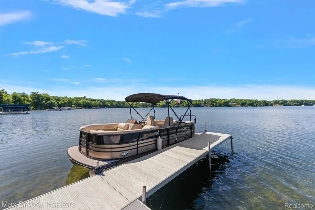 4875 Old Orchard Trail Orchard Lake Village City MI 48324