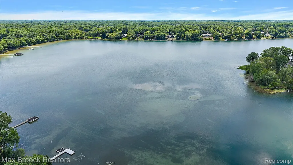 4875 Old Orchard Trail Orchard Lake Village City MI 48324