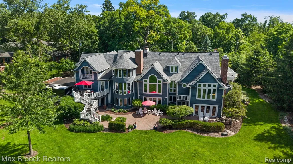 4875 Old Orchard Trail Orchard Lake Village City MI 48324