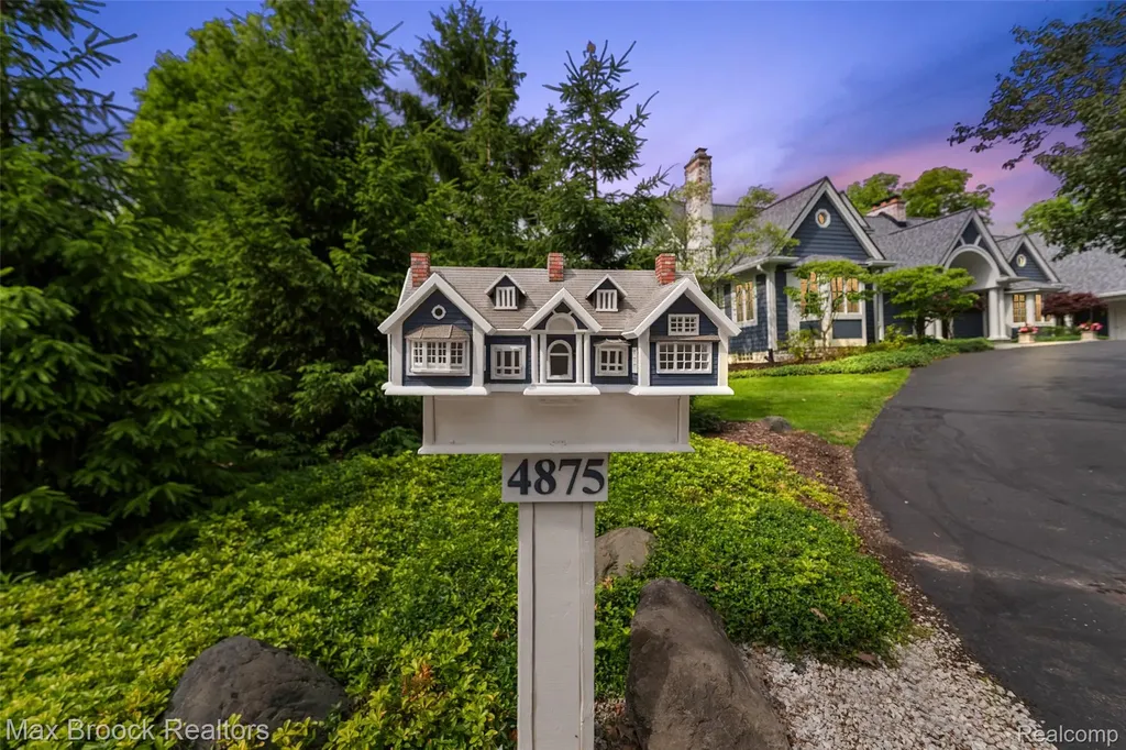 4875 Old Orchard Trail Orchard Lake Village City MI 48324
