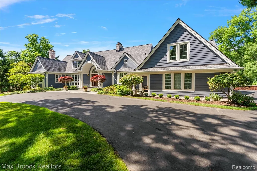 4875 Old Orchard Trail Orchard Lake Village City MI 48324