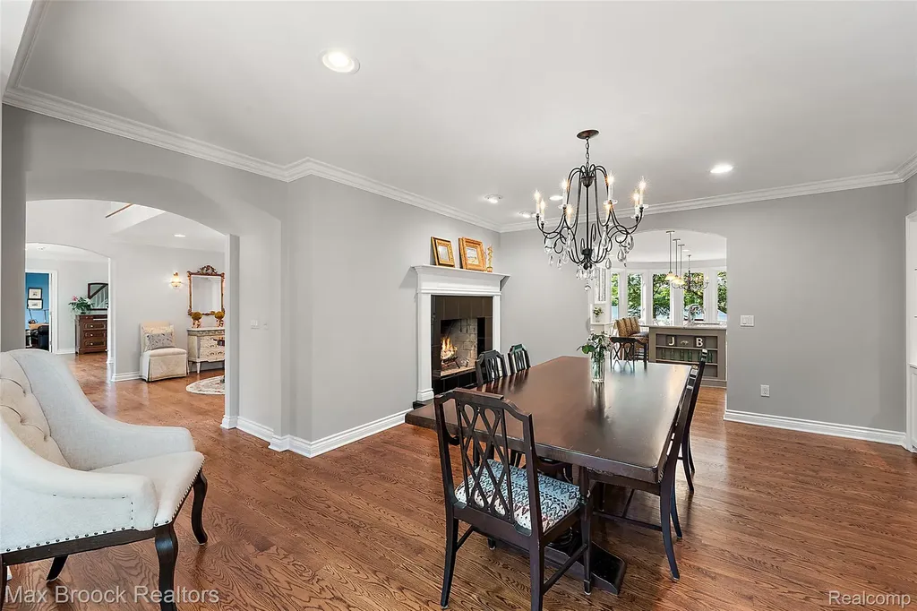 4875 Old Orchard Trail Orchard Lake Village City MI 48324