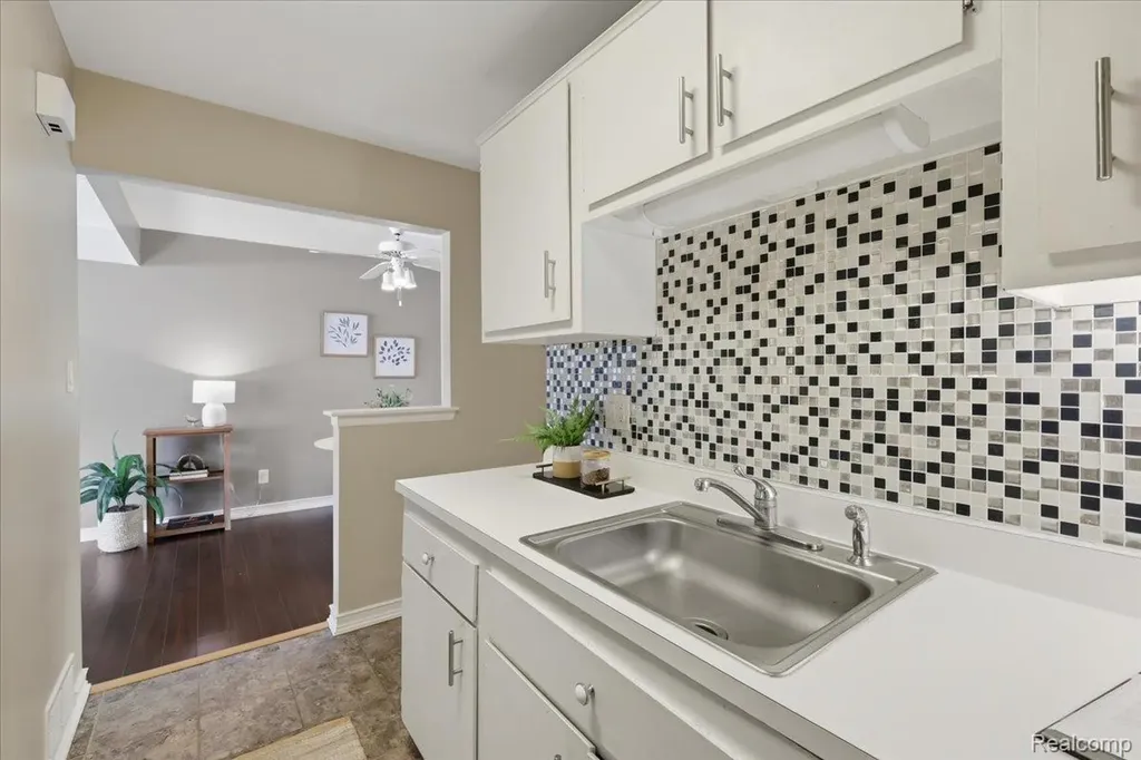 1408 Laurel Valley Drive Waterford Charter Township MI 48327