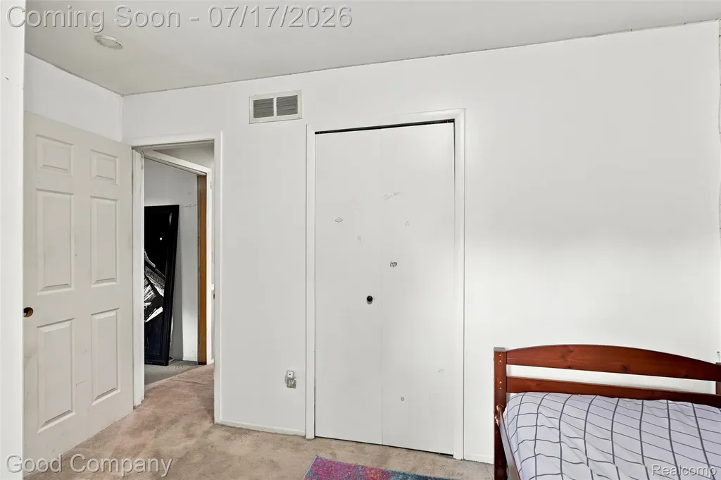 321 Manatee Avenue Hazel Park City MI 48030