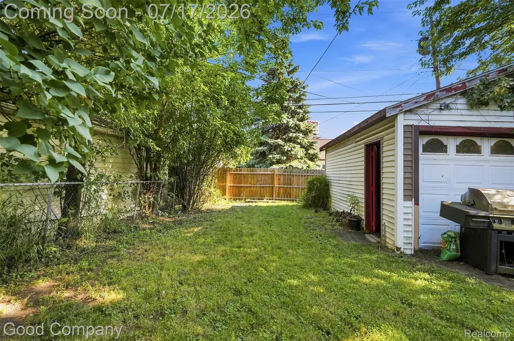 321 Manatee Avenue Hazel Park City MI 48030