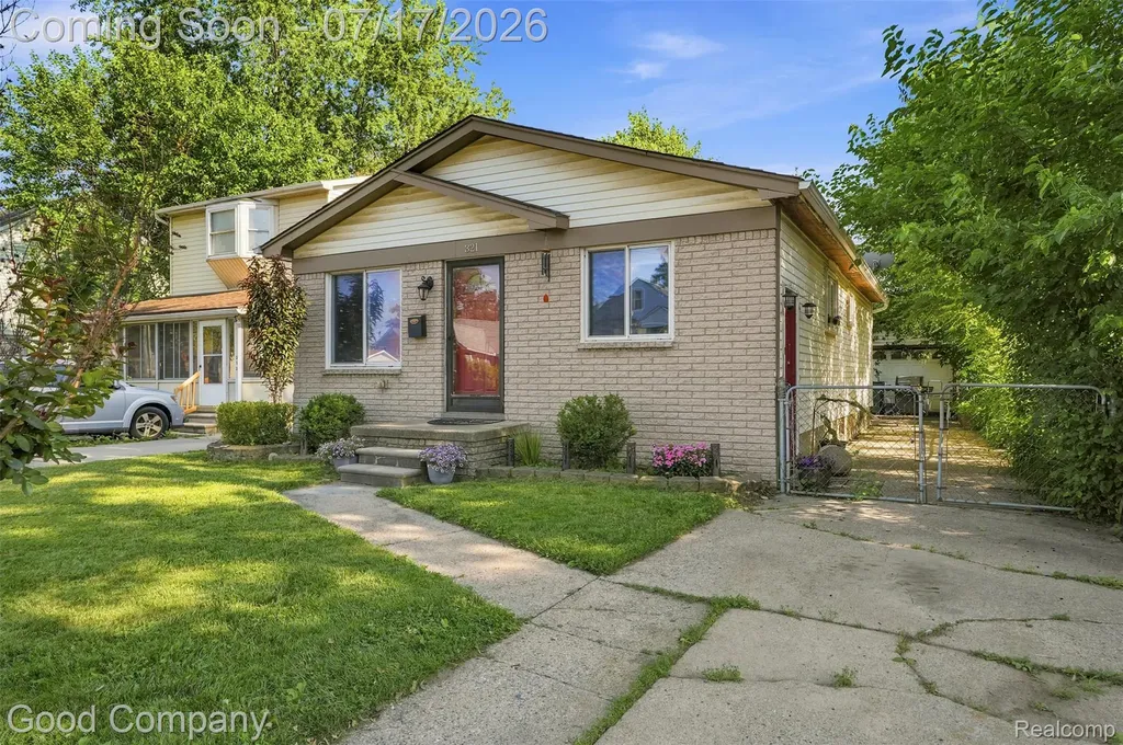 321 Manatee Avenue Hazel Park City MI 48030