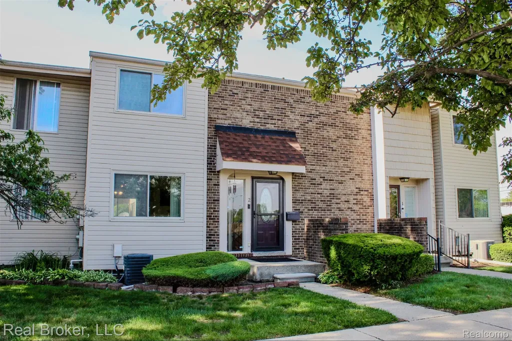 2 Woodbridge Towne Street Southfield City MI 48075