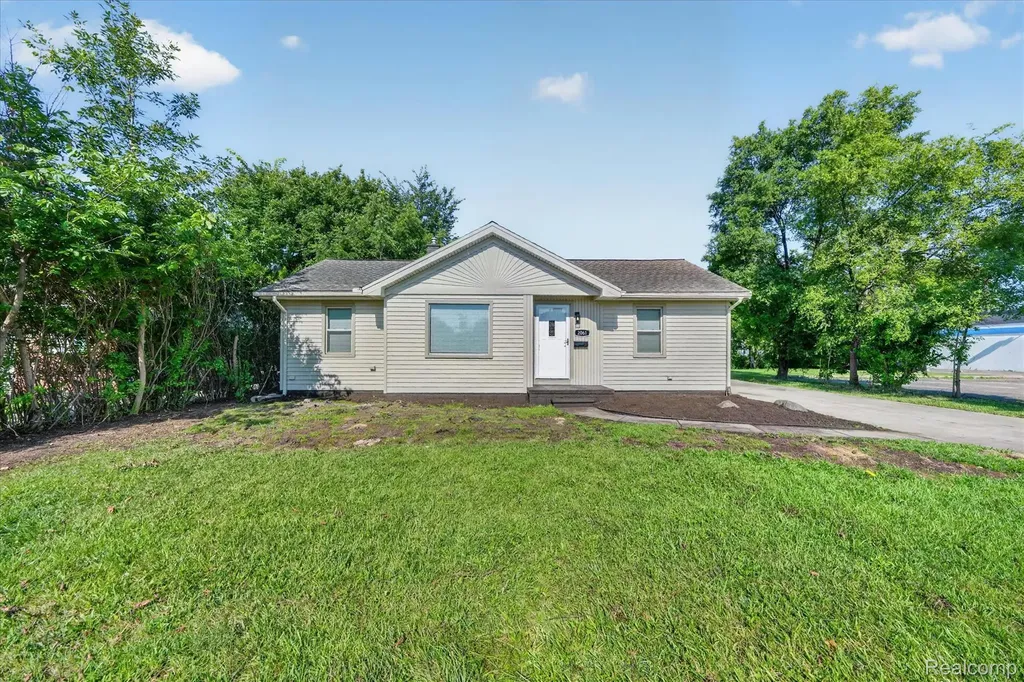 2061 Inkster Road Garden City City MI 48135