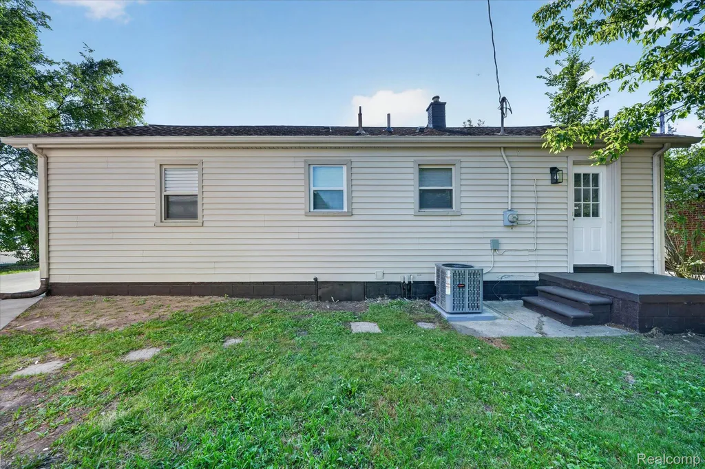 2061 Inkster Road Garden City City MI 48135