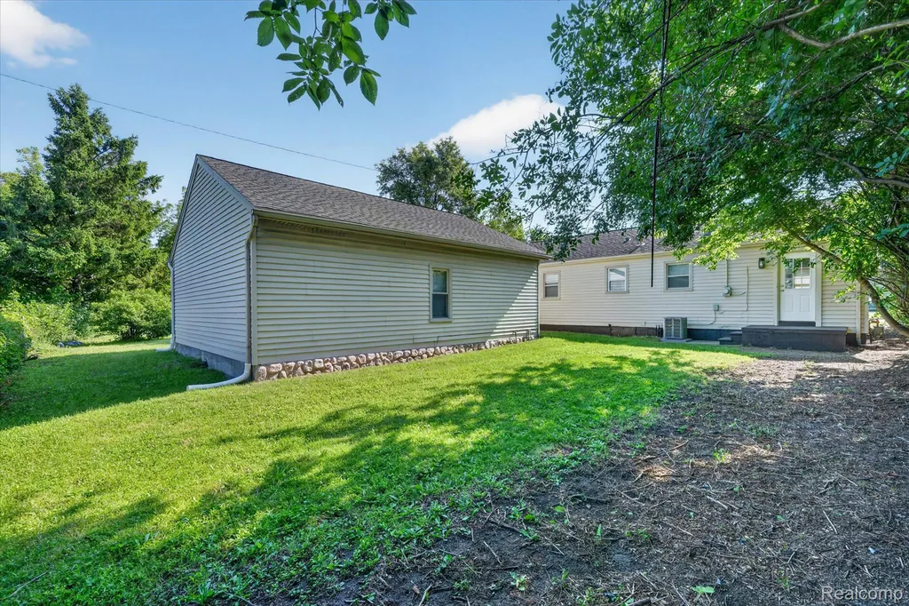 2061 Inkster Road Garden City City MI 48135